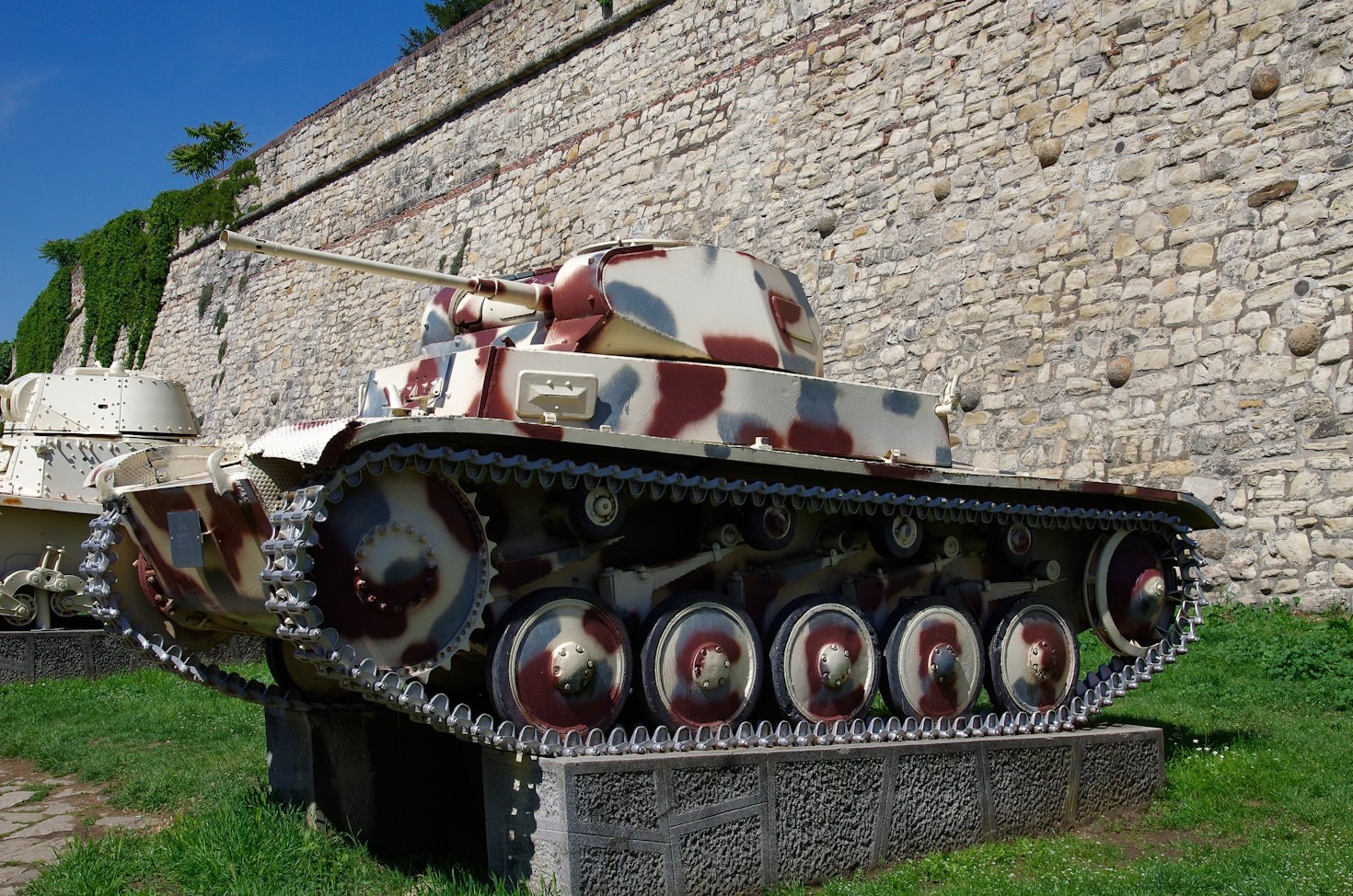 Reviewing the Classics of Military History Literature